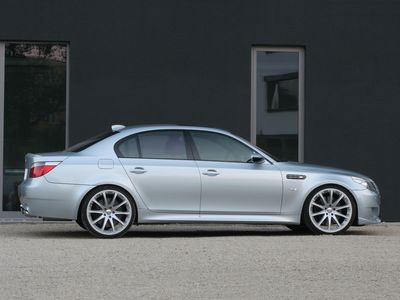 Автостекла BMW M5 E60 c установкой в Москве